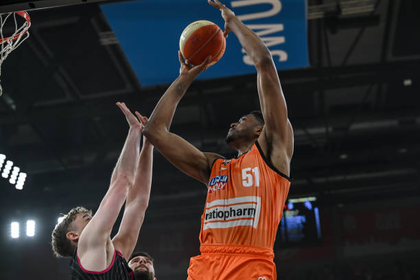 队的表现充 队的表现充