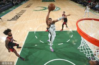 湖人背靠洛 湖人背靠洛